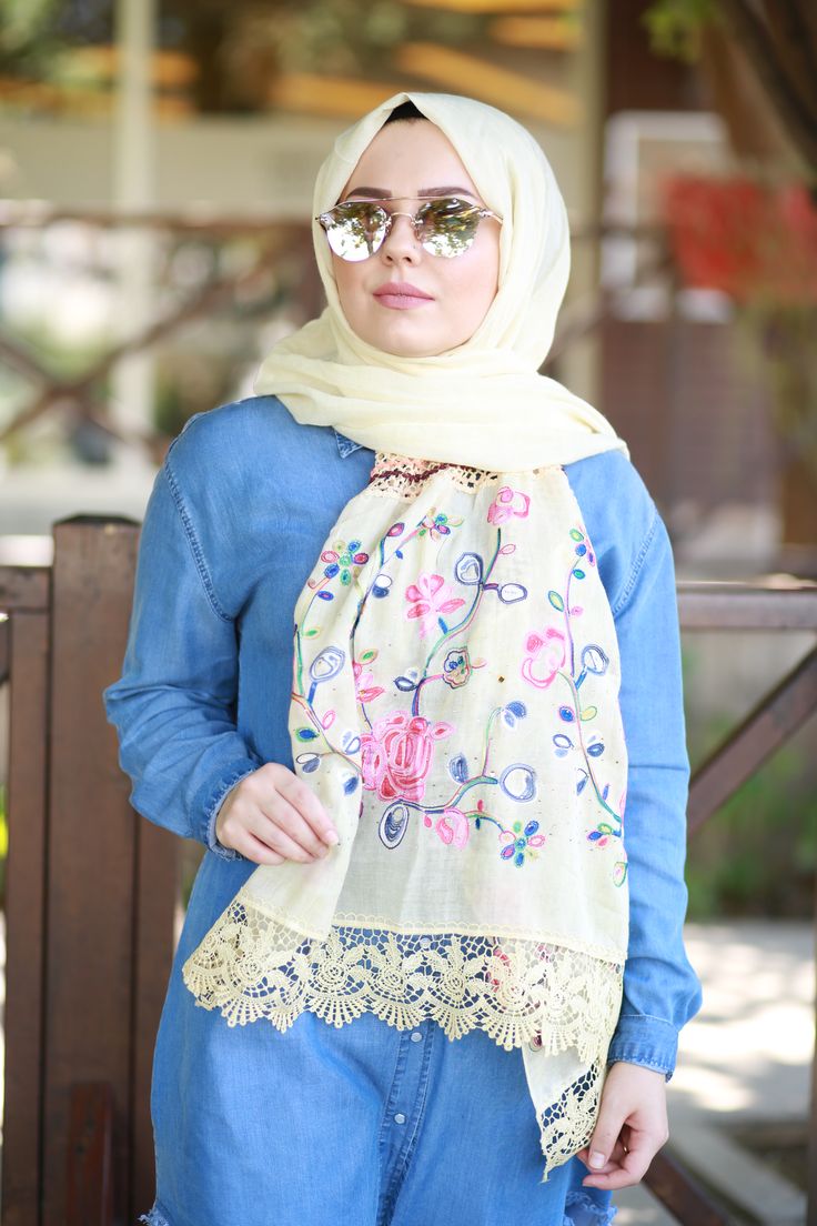 LadyColor krem nakışlı şal modeli